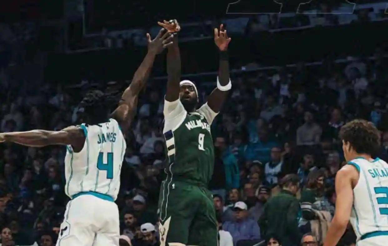 包含浓眉哥在雄鹿比赛中绝杀，比分优势明显引发热议！的词条