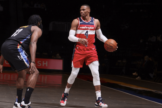 关于莱万多夫斯基在TES比赛中精彩发挥，关键助攻引发热议！的信息